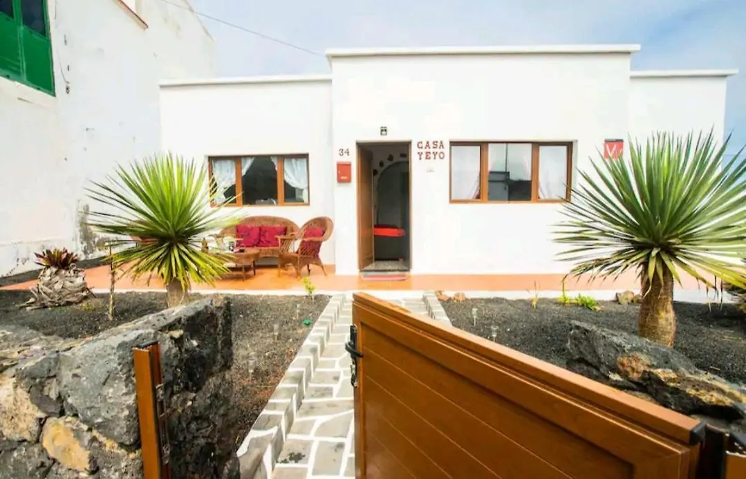 Casa Rural Yeyo En El Crater Del Volcan Tinguaton España