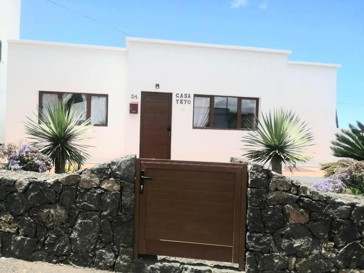 Casa Rural Yeyo En El Crater Del Volcan Тингуатон