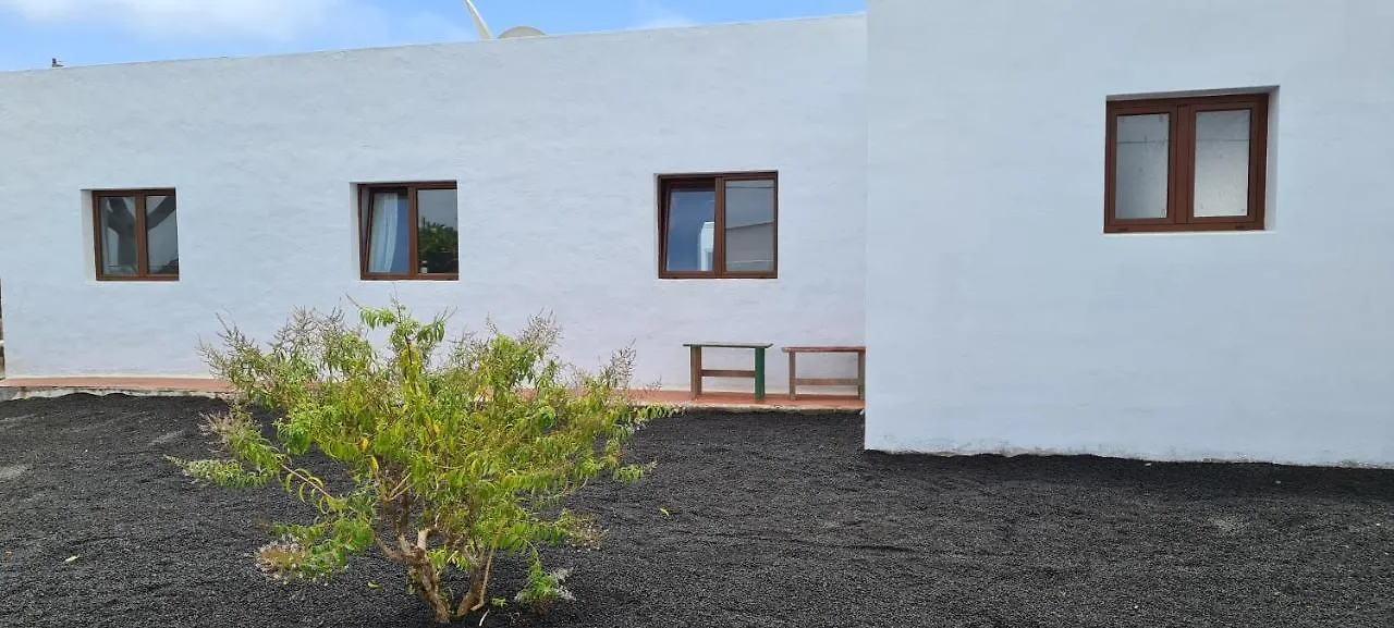 Casa Rural Yeyo En El Crater Del Volcan Тингуатон