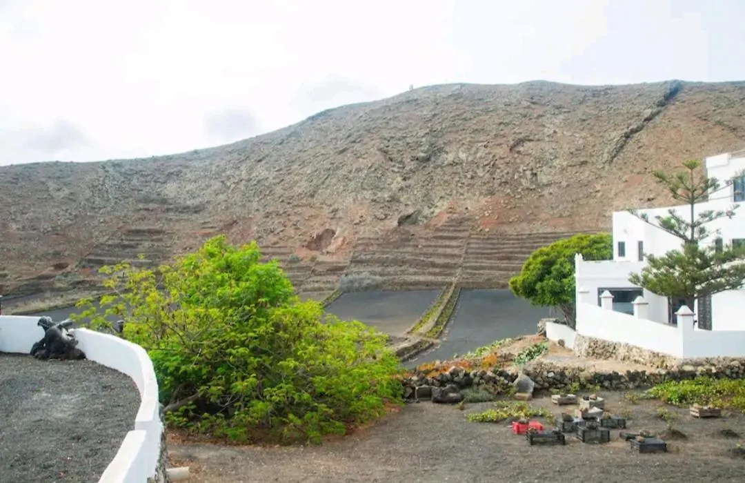 Дом отдыха Casa Rural Yeyo En El Crater Del Volcan Тингуатон